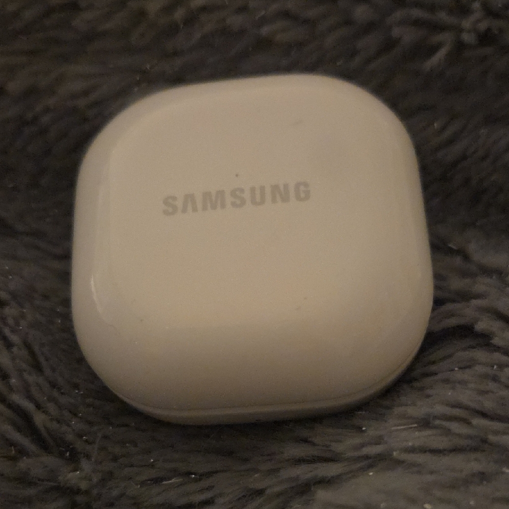 Samsung White Earbud Headphones